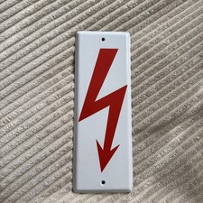 altes weißes Emailleschild