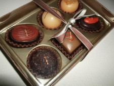 6 Kerzen in Pralinenform in