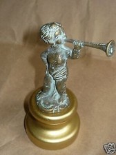 Kind Putte Tubaspieler