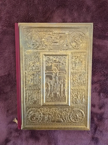 Gold bibel mit stichen - bibel,