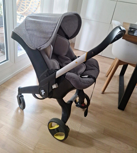 Graue babyschale mit - babyschale,