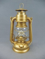 BAT No 158 Fledermaus DDR / GDR Petroleumlampe Sturmlaterne Farbe: Gold wie neu.