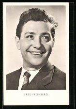 Ansichtskarte Musiker Fred Frohberg im Anzug zur Seite lächelnd 