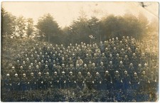 AK WK I Kriegspostkarte viele Soldaten und Offiziere 136 mit Pickelhaube