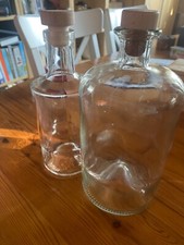 2 Glasflaschen für Likör, Schnaps, ... Säfte,... 0,5 und 1 Liter