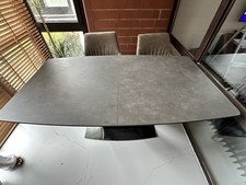 Ziehbare Esstisch mit 4 Stühlen Grau