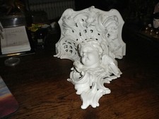 KPM Berlin Wandkonsole Putto mit Durchbruchdekor in Weißglasur um 1900