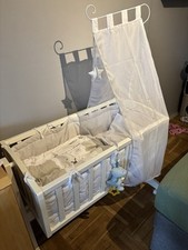 Babybett und Badewanne