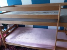 Kinderbett Hochbett Einzelbett 90x200cm, Treppe, Kleiderstange, Holz, Grau