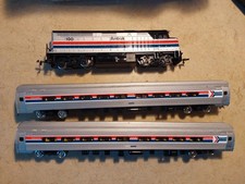 Passagierzug HO Bachmann Lok und 2 Amcoach Amtrac Passagierwagen 21134