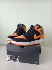 Nike Air Jordan 1 Mid SE (GS) Gr. 40 Schwarz Orange