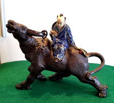 Chinesische keramik Figuren lesender Hirten Kinder auf Wasserbüffel 20.Jh