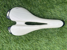 Specialized Toupe 143 Sattel mit hohlen Titanstangen 