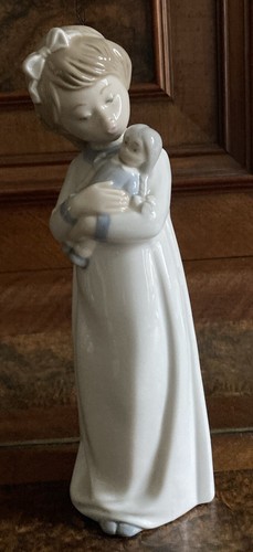 Porzellan skulptur nao - - , by