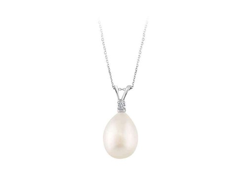 Necklace with pearls and