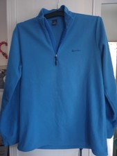 hellblaues Fleeceshirt