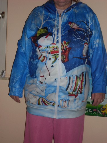 Kapuzen jacke mit schneemotiv - kapuzen-jacke,