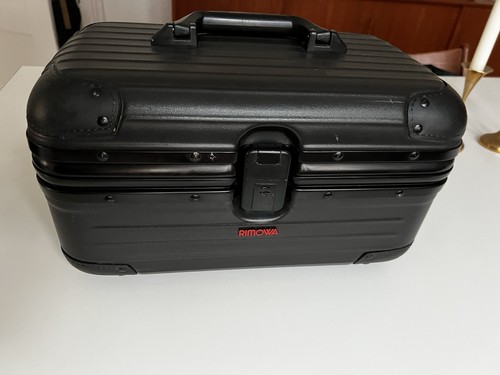 Rimowa beauty vanity - ,