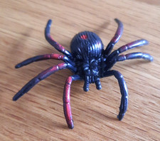 Spinne aus kunststoff - aus,
