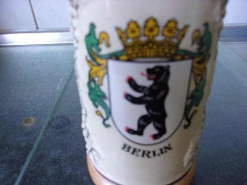 Bierkrug aus steingut - bierkrug, mit