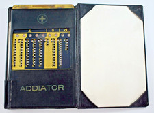 VINTAGE ADDIATOR TASCHENRECHNER im LEDERETUI mit STYLUS