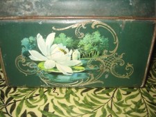 -alter antiker Blechkoffer