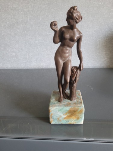 Bronzefigur venus mit apfel - bronzefigur,