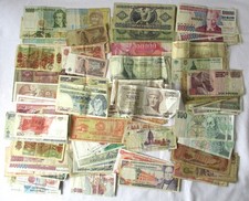 Sammlung mit 100 Banknoten aus