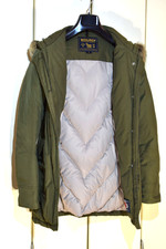 Woolrich Parka in M - Daunenjacke - grün - abnehmbare Kapuze und Fellkragen