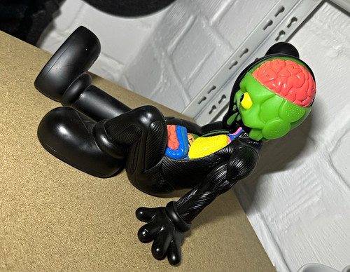Kaws brian donnelly designer - kaws,