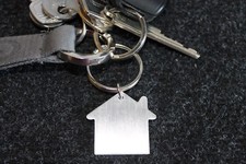 Schlüsselanhänger Haus Silber gravierbar Haus  Geschenk Metall Hotel NEU