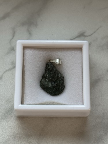 Natürlicher moldavit rohstein - natürlicher,