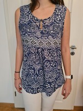 Schöne ärmellose dünne