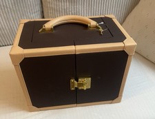 Großer vielseitiger Schmuckkoffer