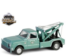 CHEVROLET C-30 Dually Wrecker - Holley Shop - 1967 - green - Greenlight 1:64