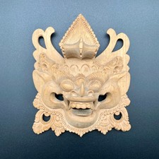 handgeschnitzte Holzmaske von