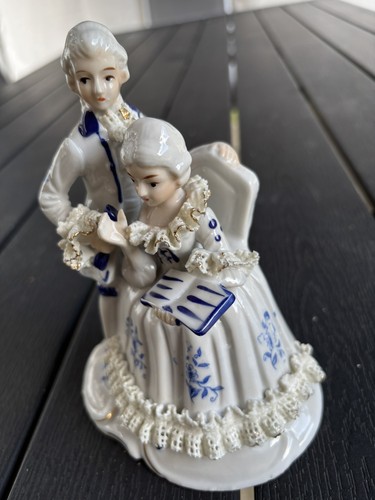 Porzellanfigur paar mit buch - mit,