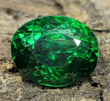 12 kt natürlicher Tsavorit