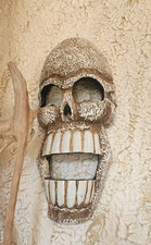 Wanddekoration Totenkopf Wanddeko aus Holz Halloween Piraten Skull Handarbeit