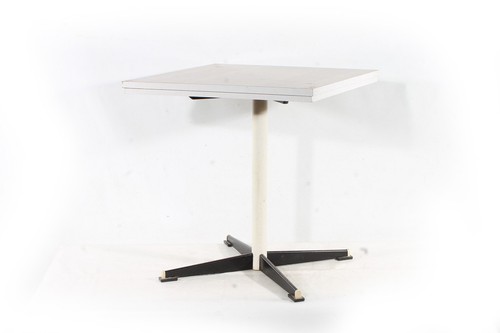 Kleiner alter tisch mit - kleiner,