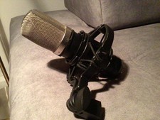 The t.bone SC450 Großmembranmikrofon mit Spinne