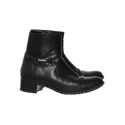 Russell bromley - russell, &