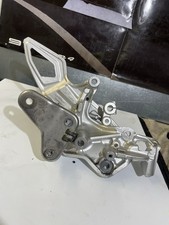 BMW F 800 R 2008 2017 Fußraste mit Halter Fußrastenträger vorne links 8527863