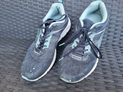 Getragene damenschuhe sneakers - damenschuhe,