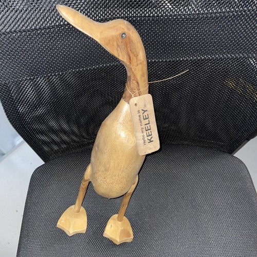 Geschnitzte ente aus holz - ente,