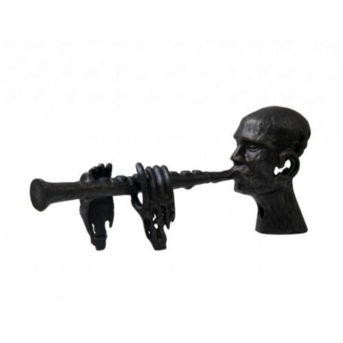 Flötenspieler-Skulptur
