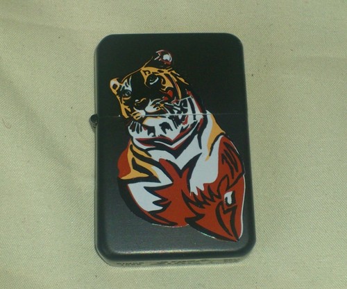 Benzinfeuerzeug tiger - ", "