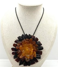 Boho Naturbernstein Kette – Handgefertigte Blumenform Naturstein Kette