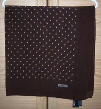 Moschino Damen Tuch Seidentuch Halstuch Maße 77 x 80 cm 100 % Seide Silk braun