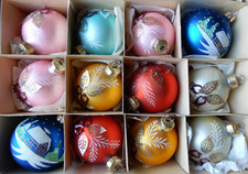 Alte bunte Christbaumkugeln